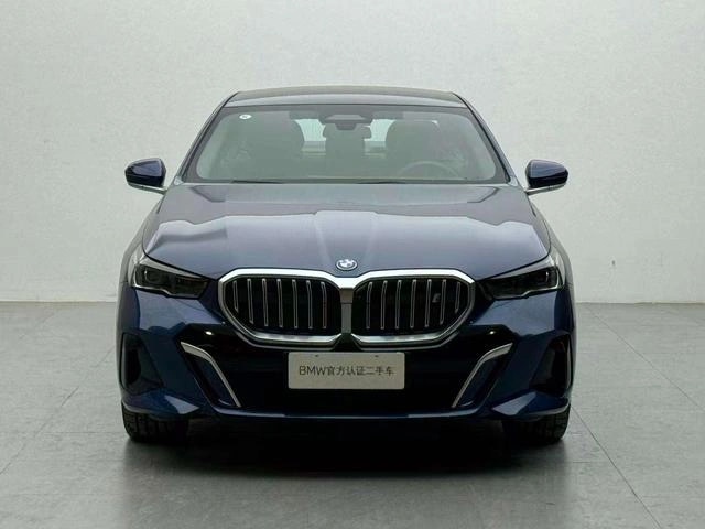 BMW i5 eDrive35L