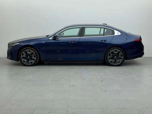 BMW i5 eDrive35L