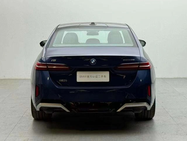 BMW i5 eDrive35L