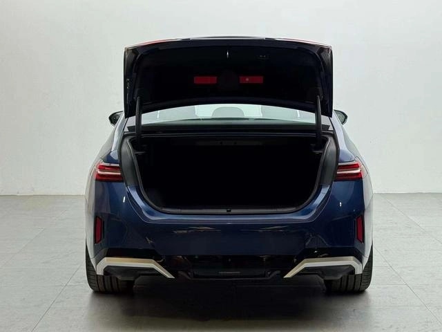 BMW i5 eDrive35L