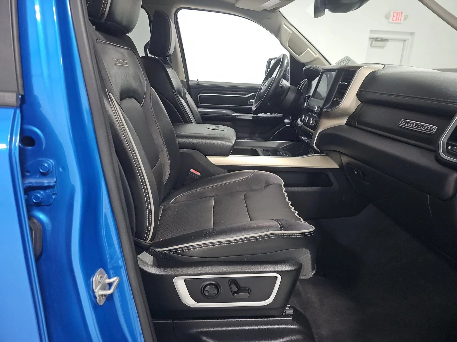 Ram 1500 Laramie Crew Cab Short Bed