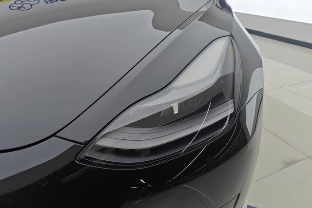 Tesla Model 3 D6