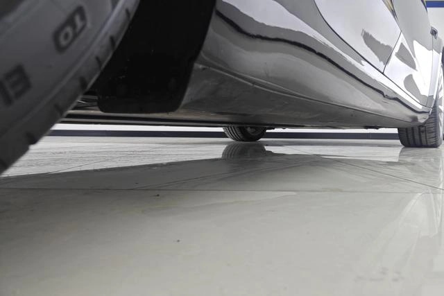 Tesla Model 3 D6