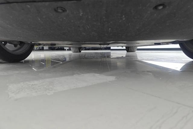 Tesla Model 3 D6