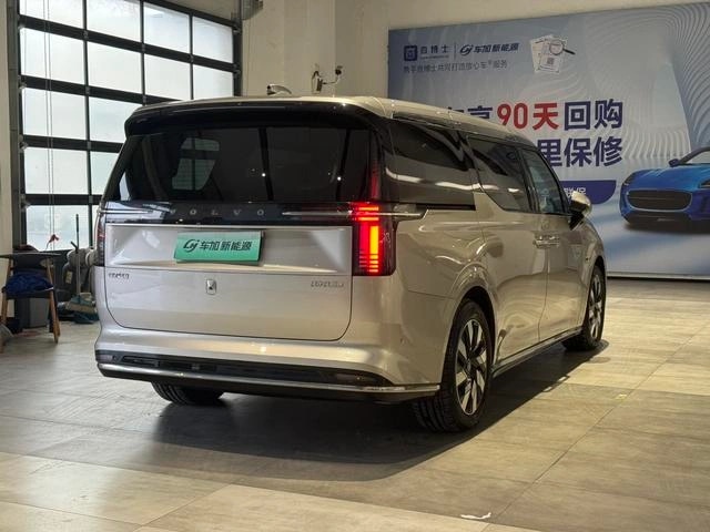 Volvo EM90 Ultra