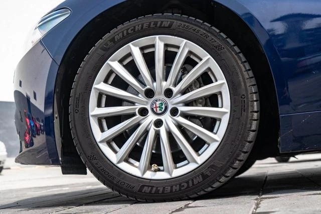 Alfa Romeo Giulia 2.0T 200HP