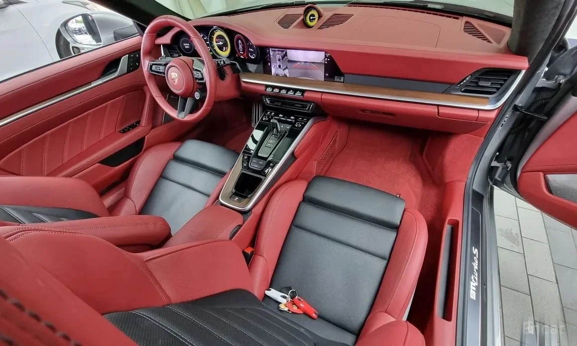 Porsche 911 Turbo S (992)