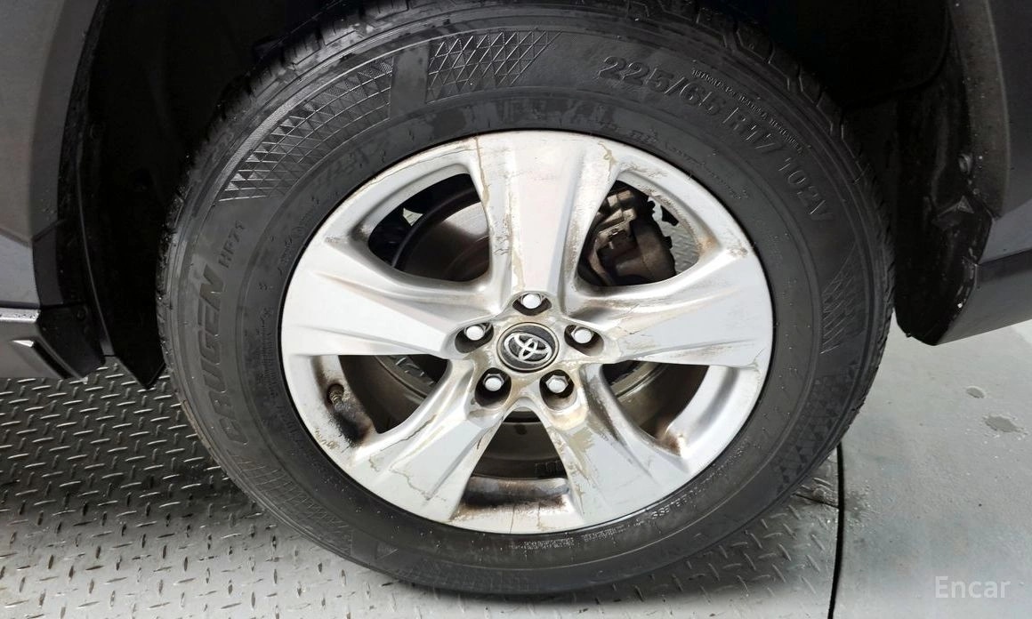 Toyota RAV4 5-поколение 2.5