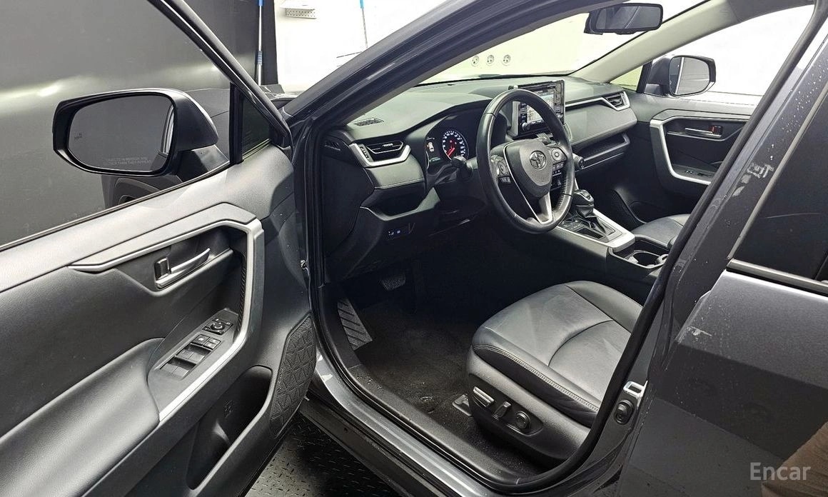 Toyota RAV4 5-поколение 2.5