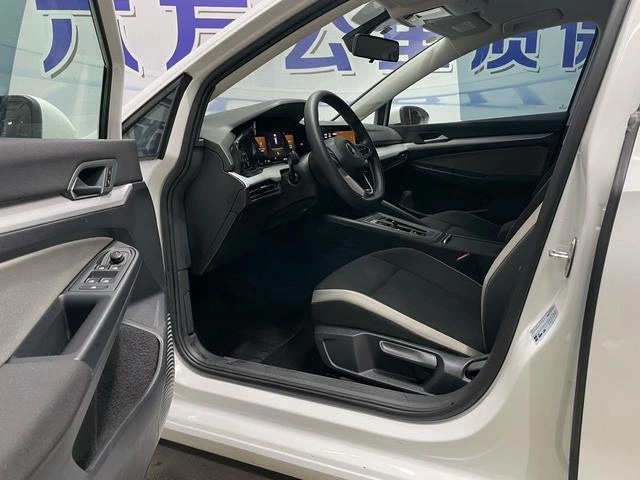 Volkswagen Golf 200TSI DSG Pro