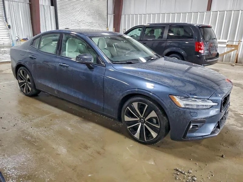 Volvo S60, B5 Momentum